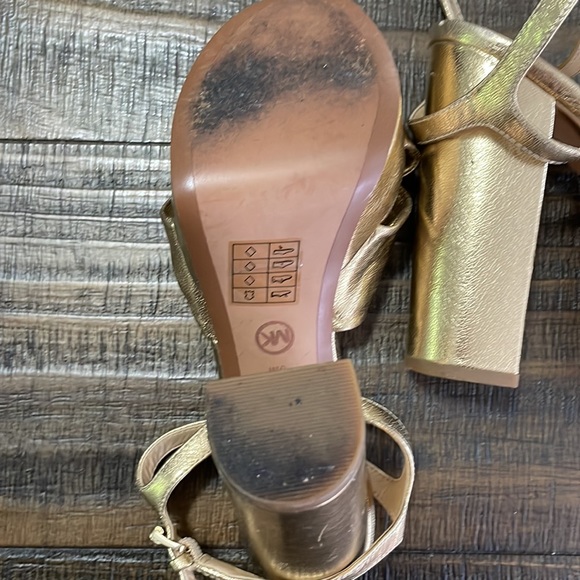 MK Bow Heels - Picture 3 of 4